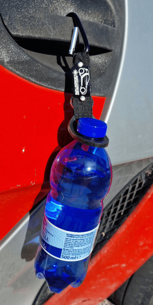 Porta bottiglietta con gancio e anello portachiave personalizzato