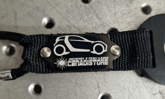 Porta bottiglietta con gancio e anello portachiave personalizzato